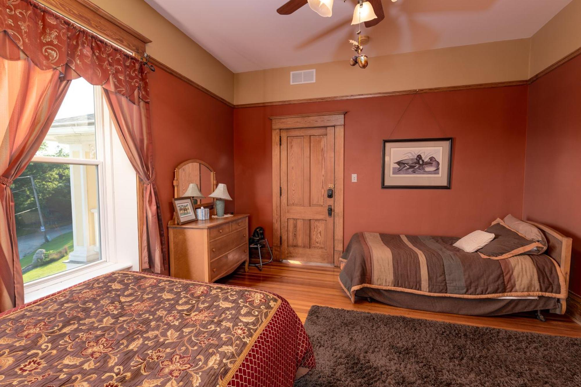 Elkader Jailhouse Inn Экстерьер фото