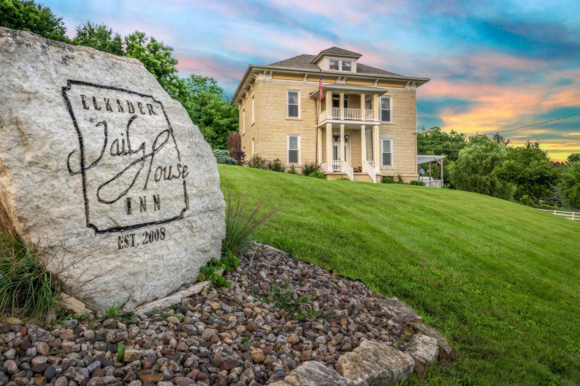 Elkader Jailhouse Inn Экстерьер фото